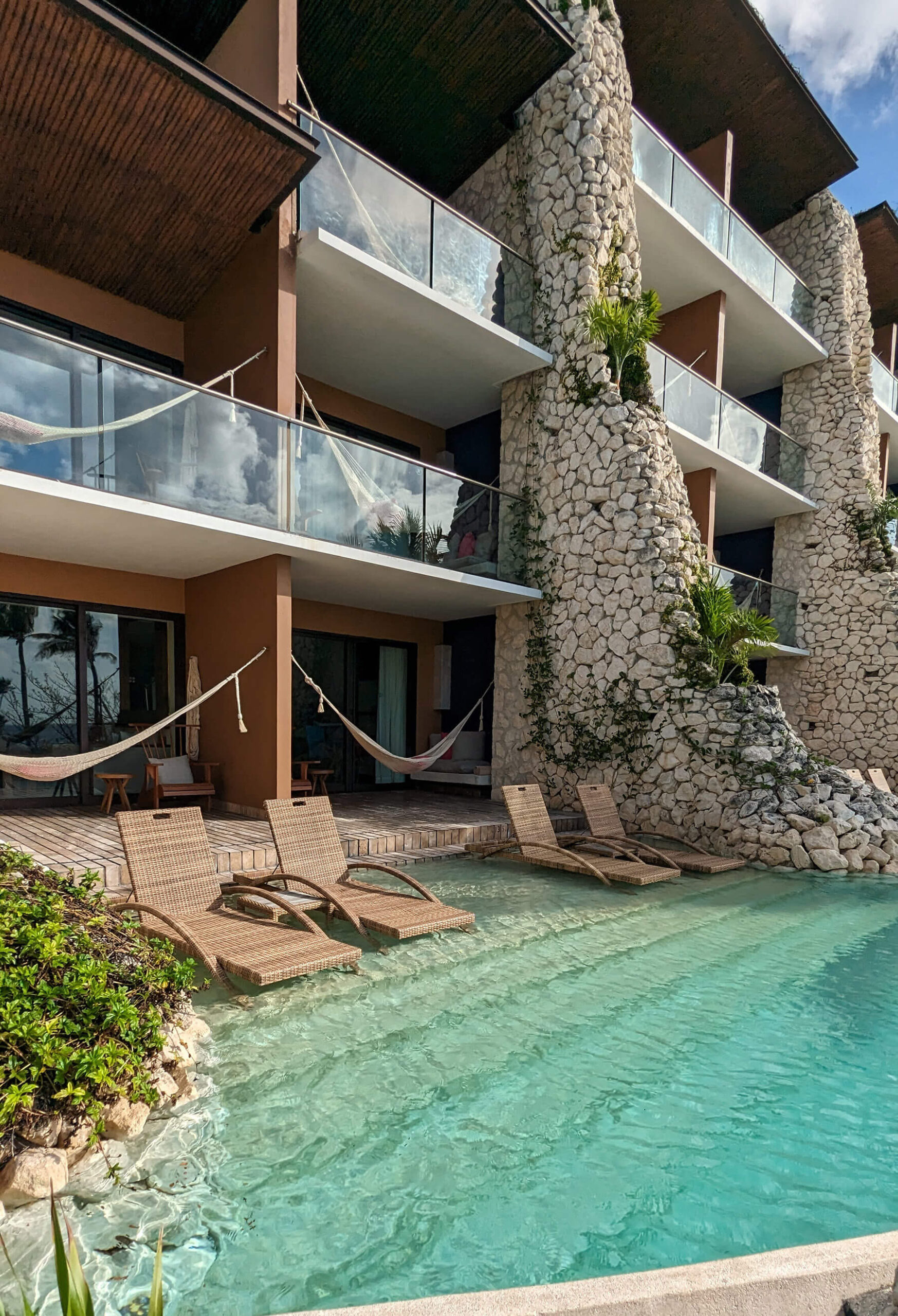 swim up suites at luxury resort in mexico