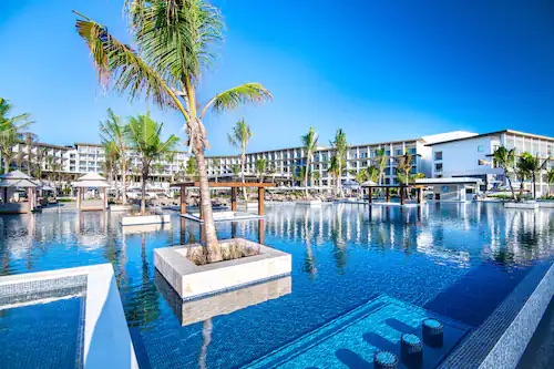 upscale, family-friendly resort for your destination wedding, 