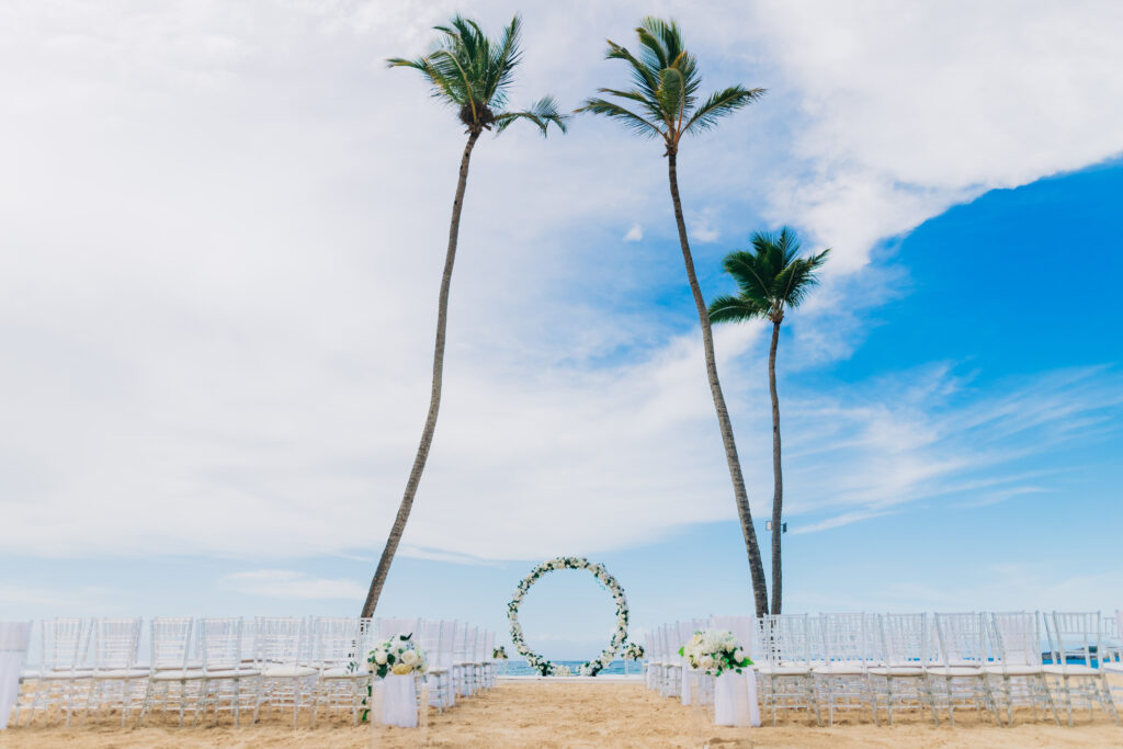 Oh boy do I love a resort for a destination wedding! Here are my top 10 family-friendly resort choices for weddings