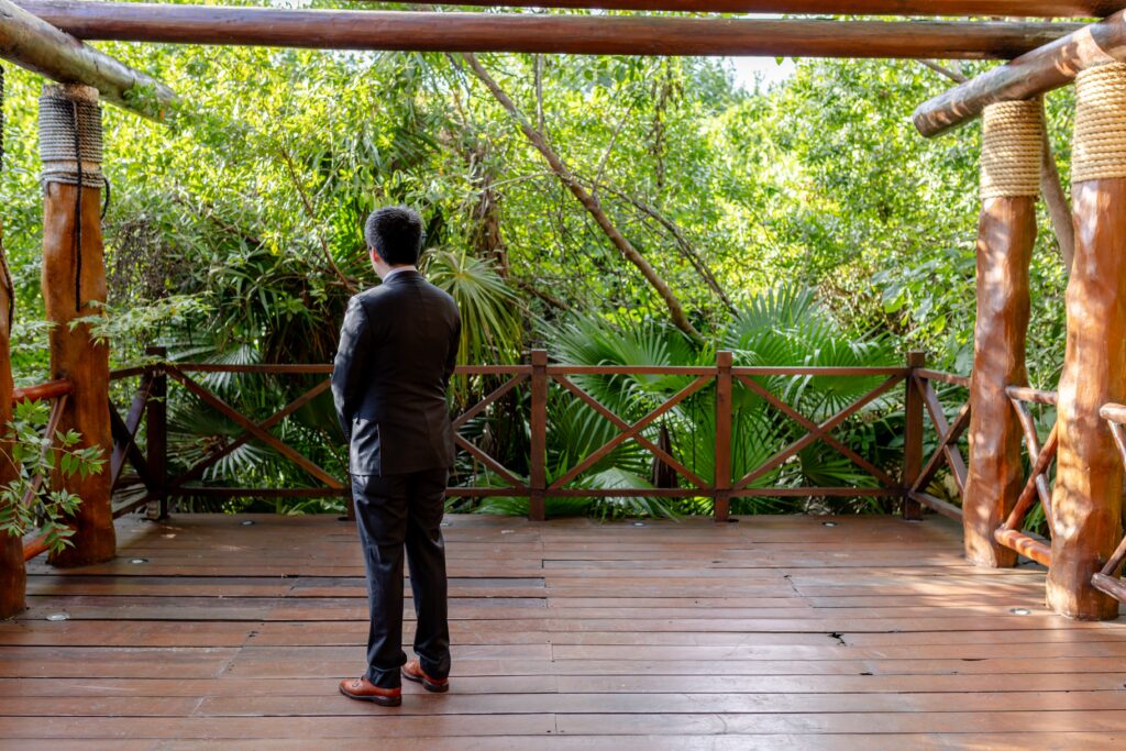 groom preps for first look at paradisus playa del carmen